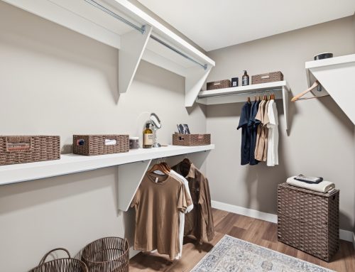 Maya – Walk-In Closet